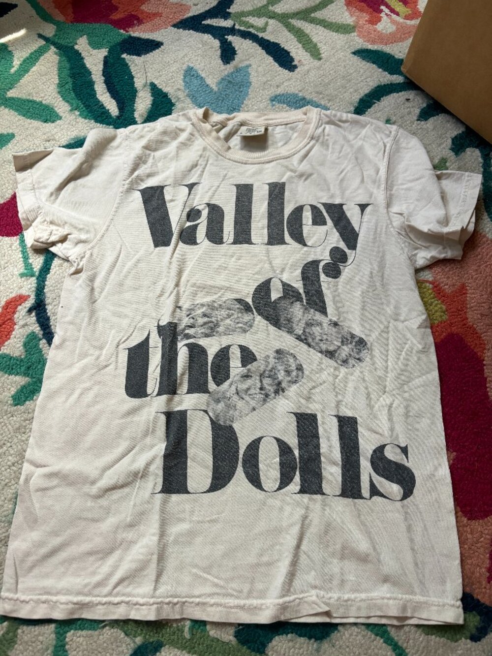 Dolly Parton "Valley of the Dolls" Graphic T size Small